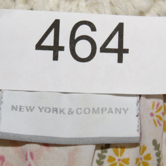 New York & Company* Women's Short Sleeve Curved Hem Split Neck Blouse Size~ XS - Picture 3 of 8